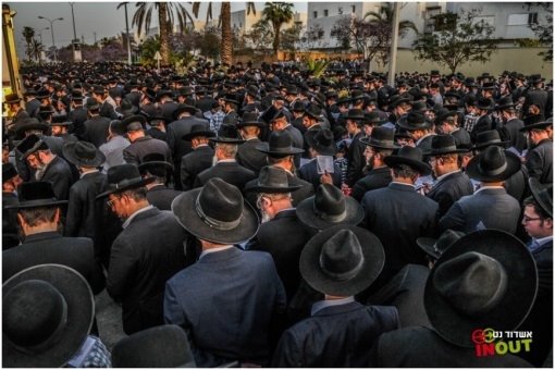 בהסבר לתוכנית נכתב:  "רובע ז' מאופיין באוכלוסייה חרדית ובמשפחות מרובות ילדים, שנדרשת לדירות גדולות 