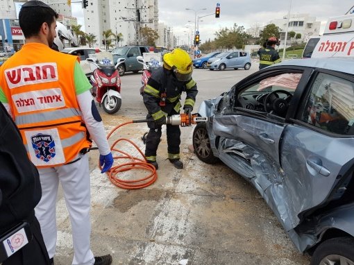 טיפול בתאונה בשדרות מנחם בגין - אלטלנה