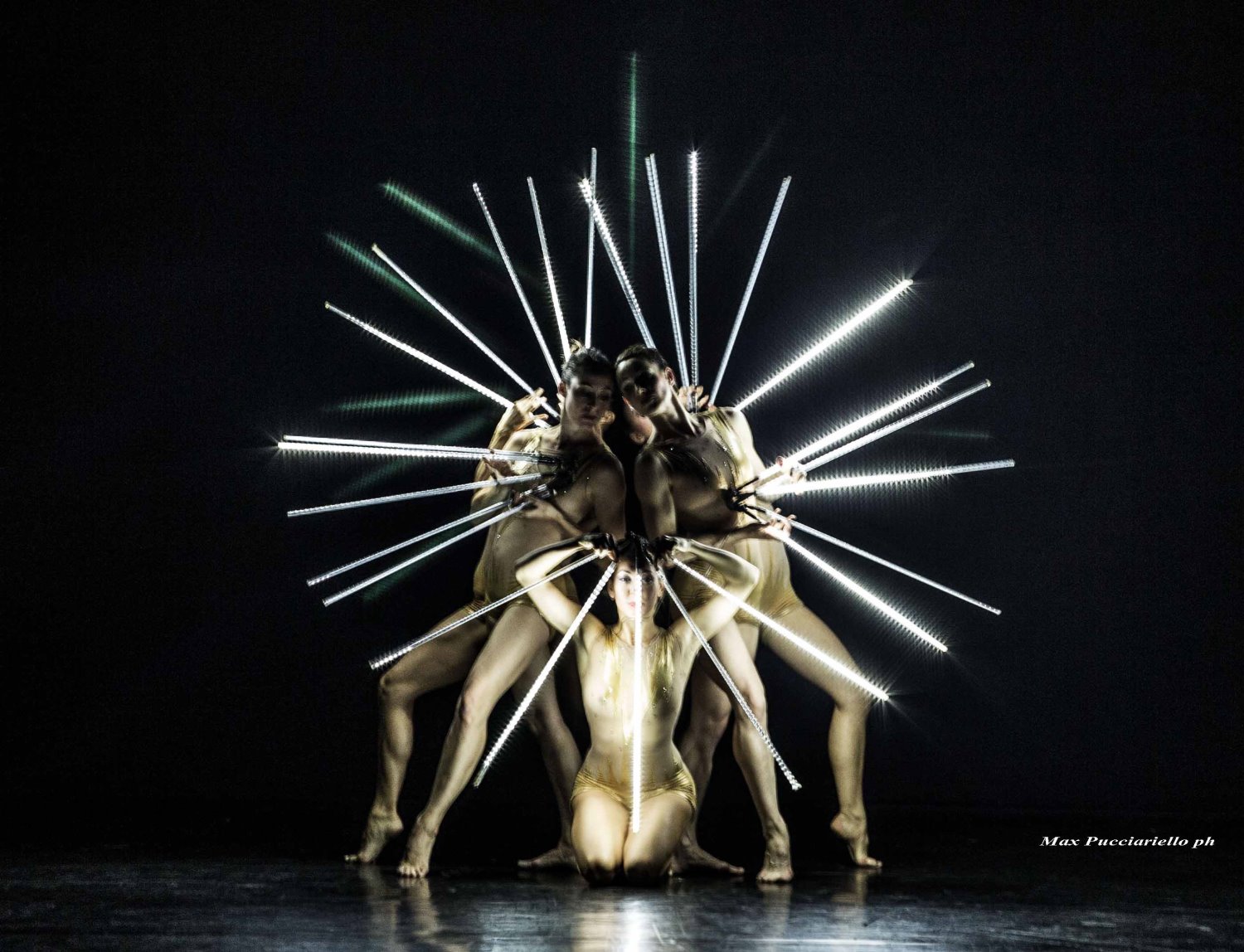 VIVA MOMIX - Light Reins - Photo by Max Pucciariello