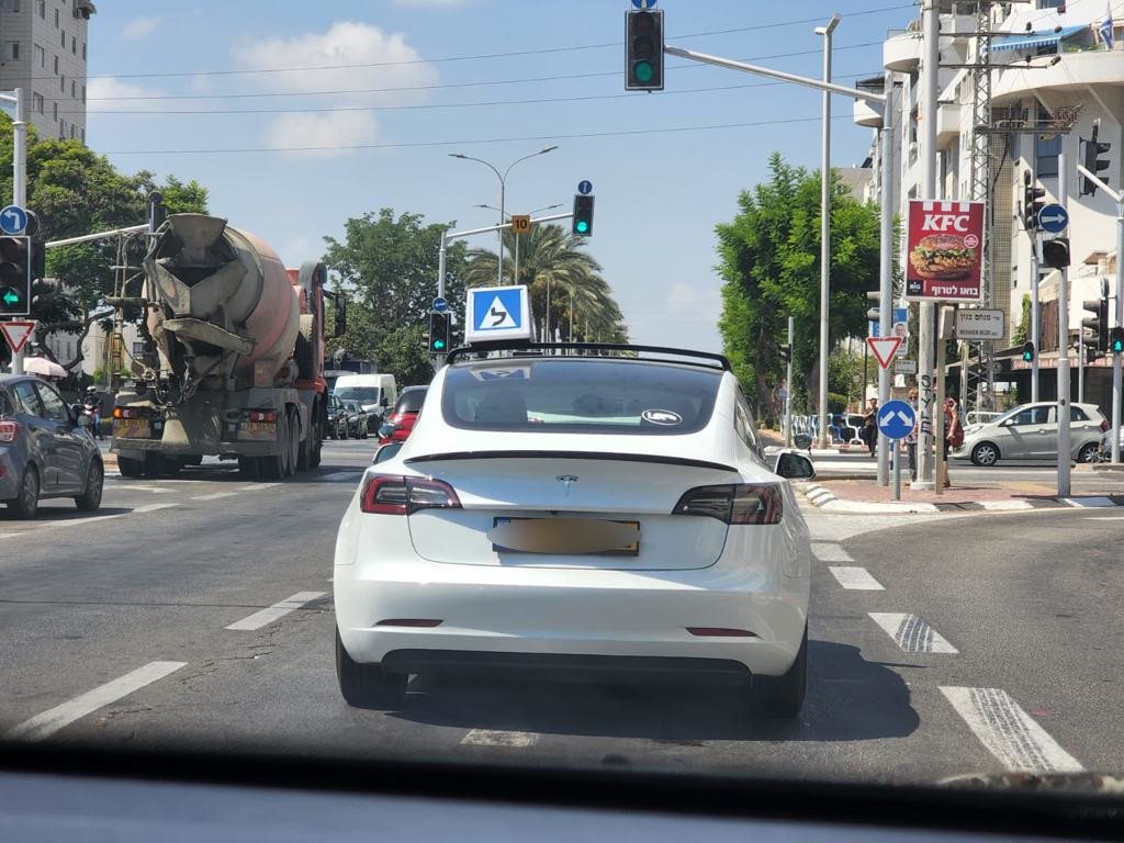 לימוד נהיגה (צילום באדיבות בני ספו - מורה נהיגה מאשדוד)